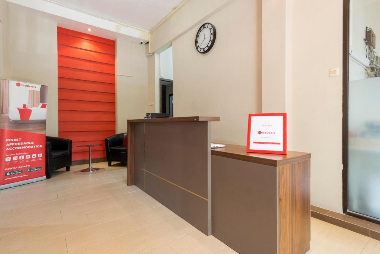Reddoorz Near Grand City Mall 2 Surabaya Bagian luar foto