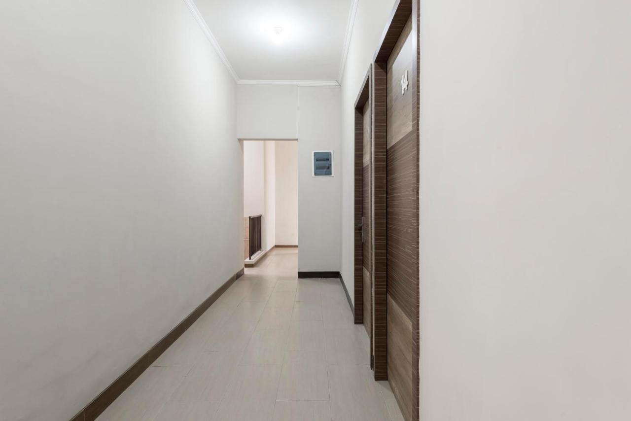Reddoorz Near Grand City Mall 2 Surabaya Bagian luar foto