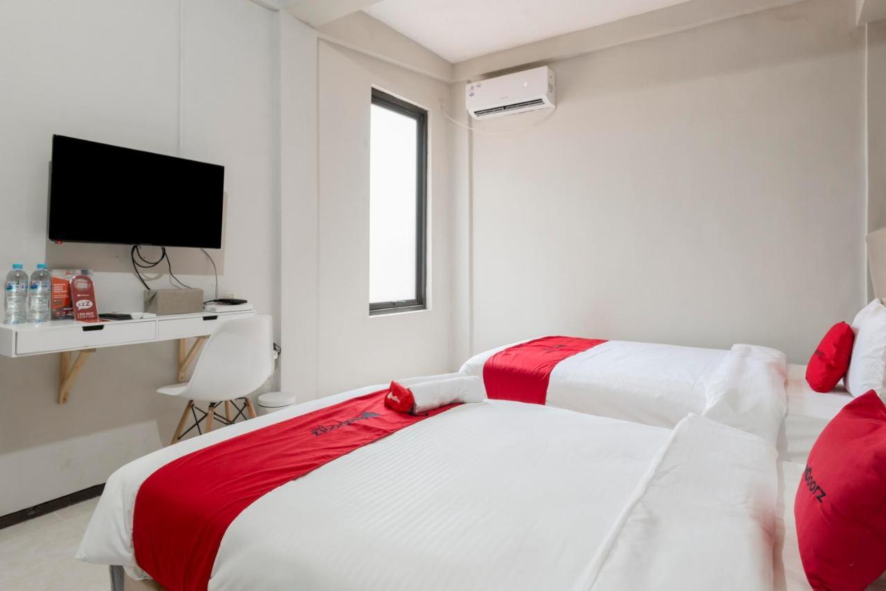 Reddoorz Near Grand City Mall 2 Surabaya Bagian luar foto