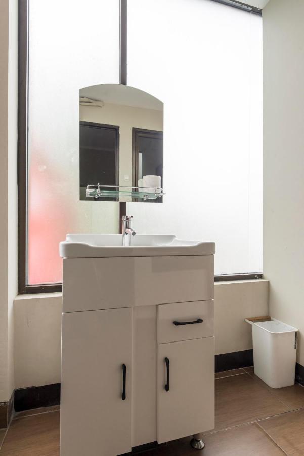 Reddoorz Near Grand City Mall 2 Surabaya Bagian luar foto