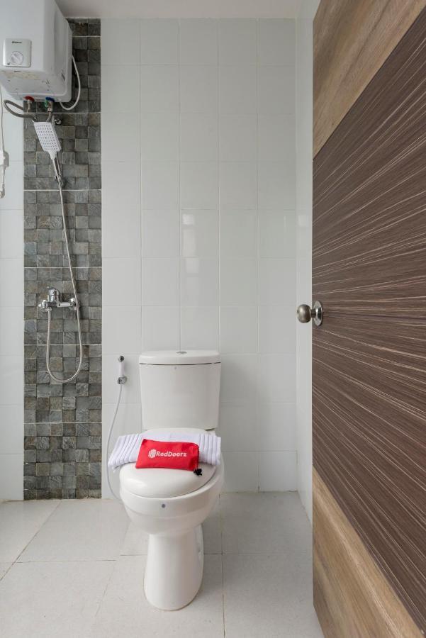 Reddoorz Near Grand City Mall 2 Surabaya Bagian luar foto